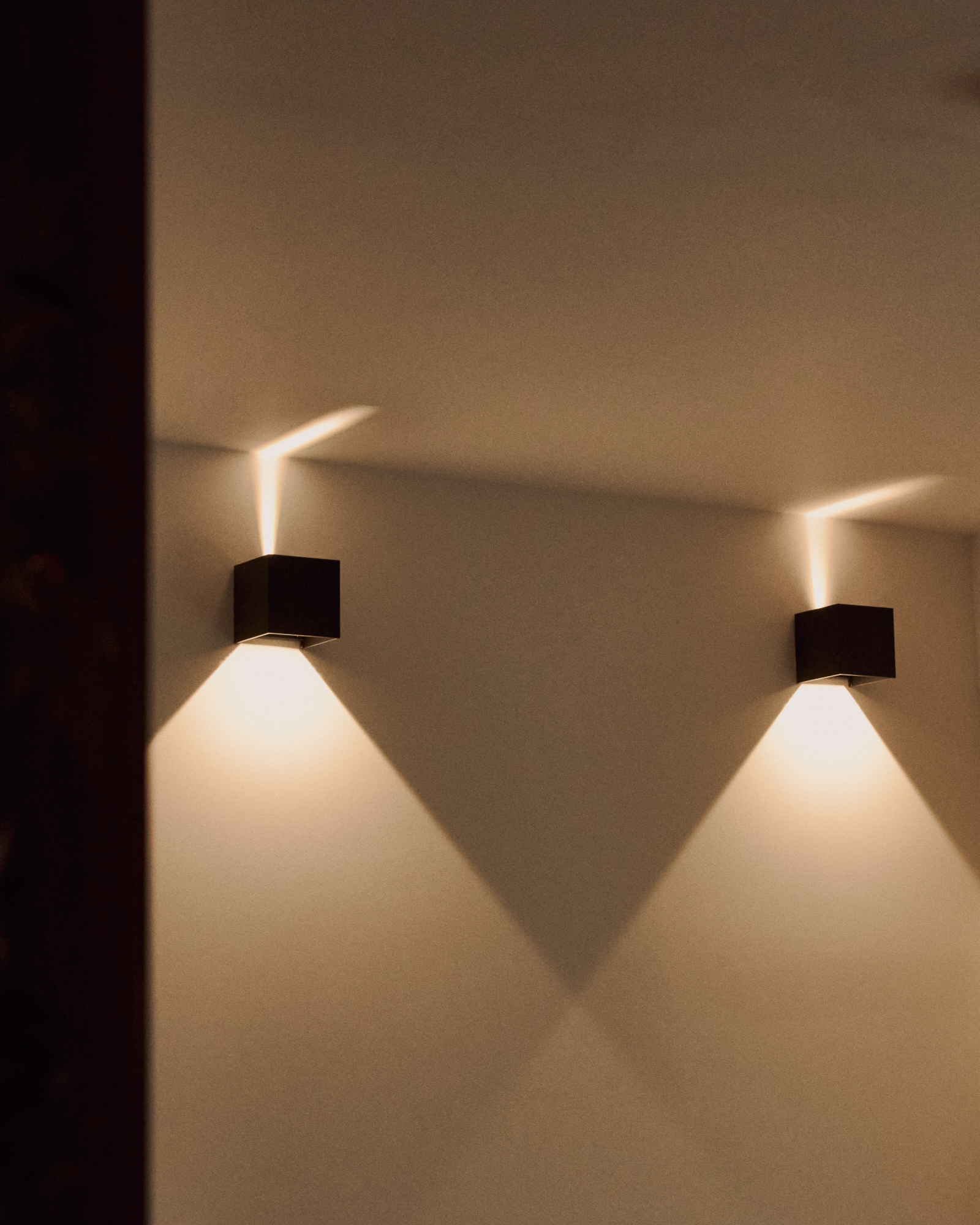Apliques de pared con haces de luz